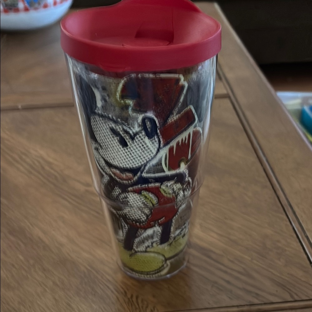Like new Mickey Mouse Tervis 20 oz cup with red lid